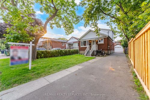 30 Elder Ave, Etobicoke, ON, M8W1S4 | Card Image