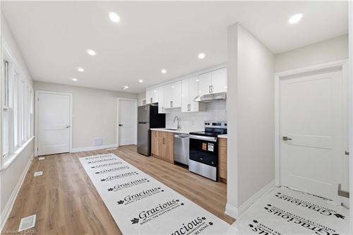 1-124 Mcelroy Rd E, Hamilton, ON, L9A1Y9 | Card Image