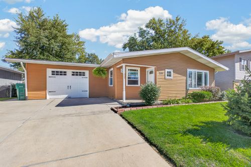 541 Raven Rd, Valparaiso, IN, 46385-8133 | Card Image