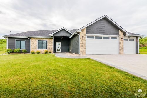 3705 Ames Cir, Manhattan, KS, 66503-8935 | Card Image