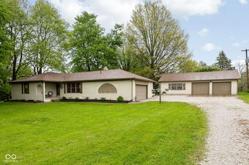211 Hillview Dr, Jamestown, IN, 46147-9444 | Card Image