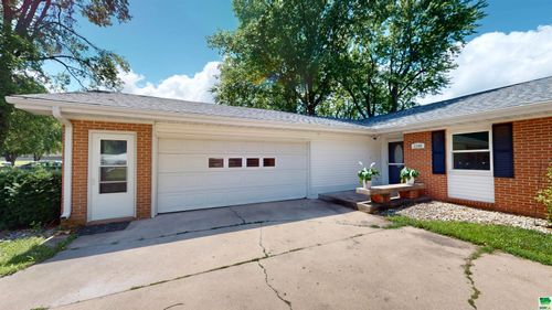 1108 Oneida St, Storm Lake, IA, 50588-1926 | Card Image