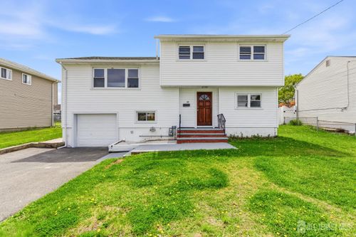 29 Swarthmore Dr, Carteret, NJ, 07008-1812 | Card Image