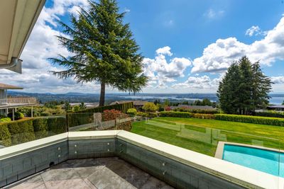 1028 Groveland Pl, House other with 5 bedrooms, 5 bathrooms and 4 parking in West Vancouver BC | Image 1