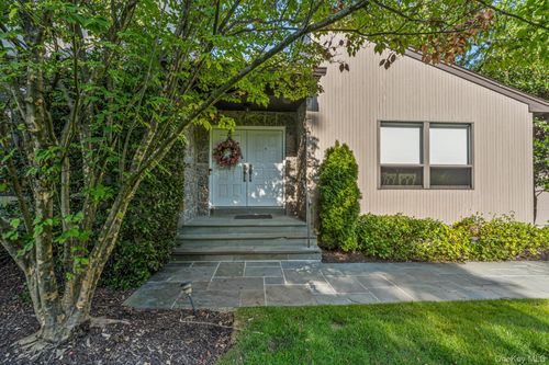 40-40 Doral Dr, Manhasset, NY, 11030-3907 | Card Image