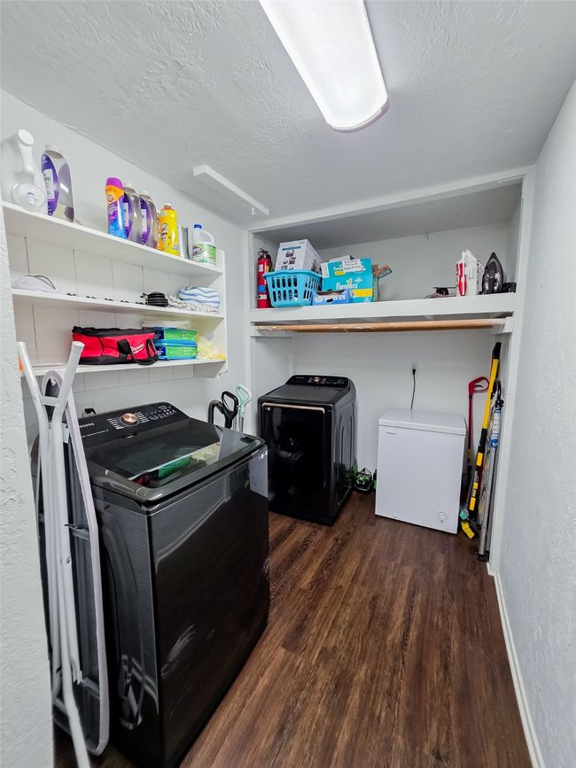 Storage room with independent washer and dryer | Image 19
