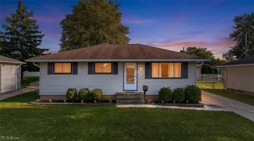 9011 Roedean Dr, Parma, OH, 44129-1746 | Card Image