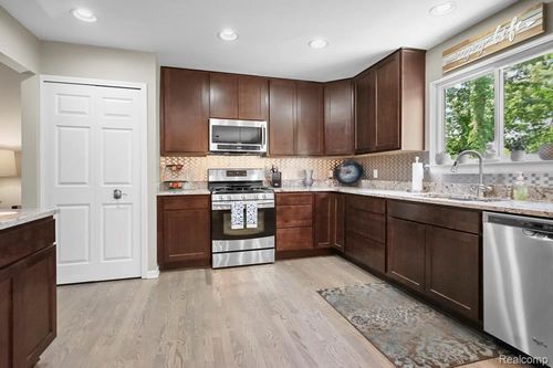 11316 Saddlebrook Cir, Pinckney, MI, 48169-8029 | Card Image