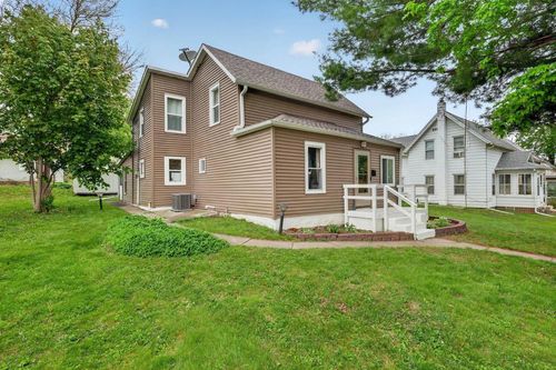 423 Mulberry St, Baraboo, WI, 53913-3013 | Card Image