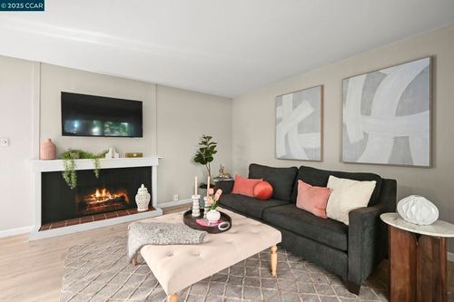 1605 Countrywood Ct, Walnut Creek, CA, 94598-1009 | Card Image