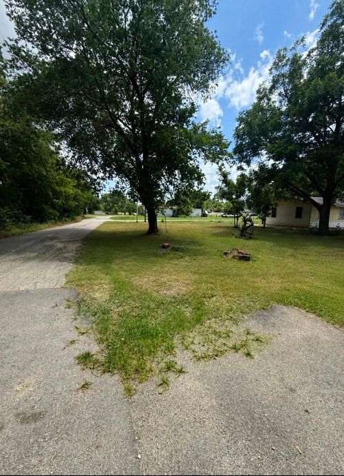 101 N Center St, Whitney, TX, 76692-2214 | Card Image