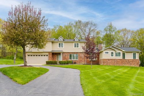 9243 Sherwood Dr, Davisburg, MI, 48350-1927 | Card Image
