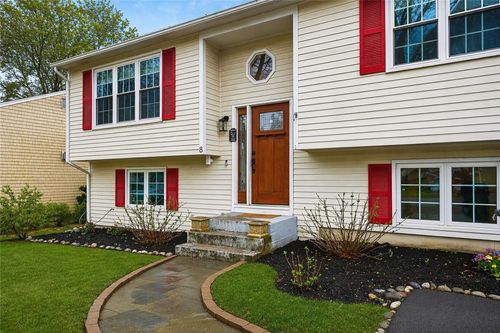 8 Sweet Fern Trl, Saunderstown, RI, 02874-2353 | Card Image