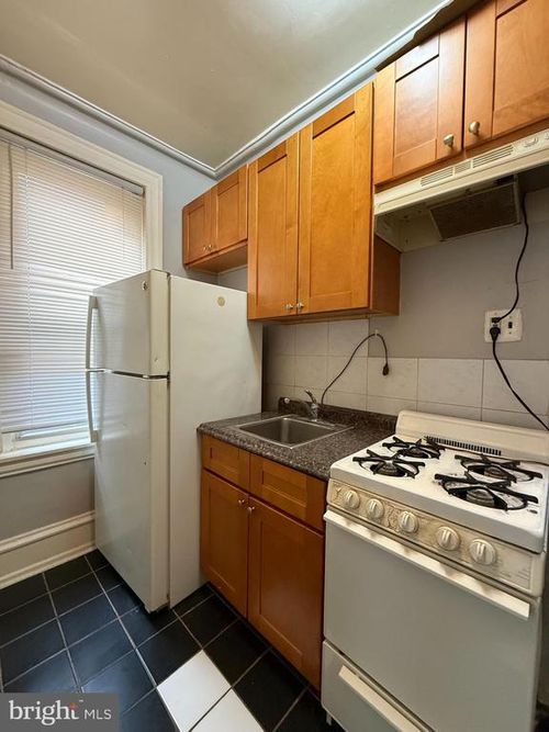 2f-3258 N Park Ave, Philadelphia, PA, 19140-5211 | Card Image