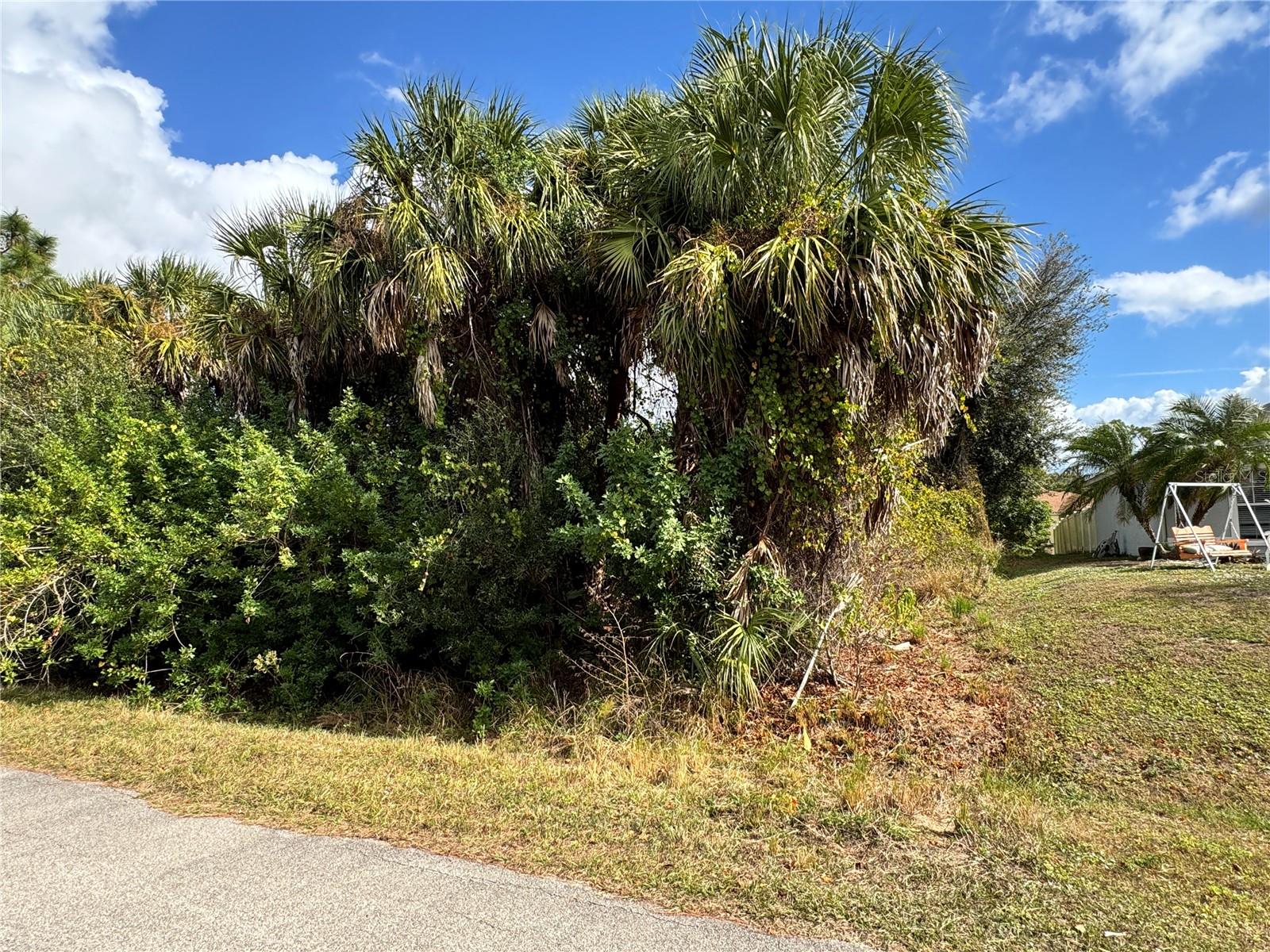 Land in NORTH PORT