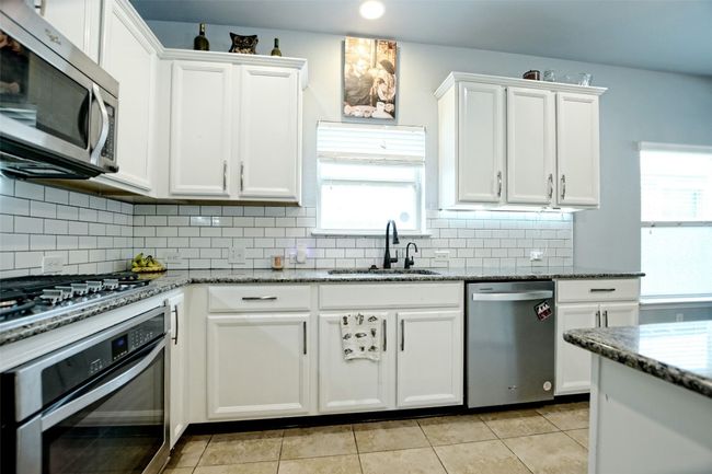 529 Oyster Crk, House other with 5 bedrooms, 3 bathrooms and 4 parking in Buda TX | Image 10