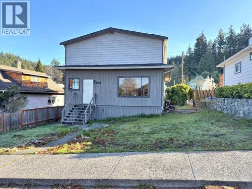 6325 Oak St, Powell River, BC, V8A4L7 | Card Image