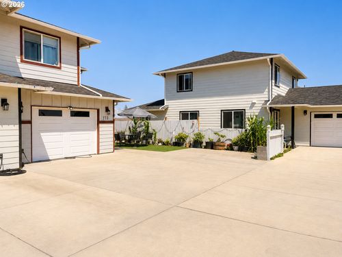 171 E Roosevelt St, Carlton, OR, 97111-9644 | Card Image