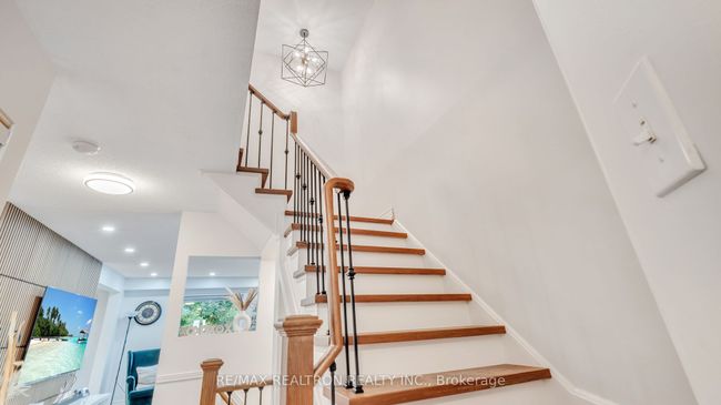 22 Macintyre Lane, Condo with 3 bedrooms, 3 bathrooms and 1 parking in Ajax ON | Image 11