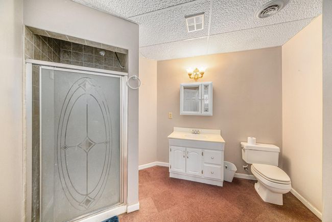 Bathroom lower floor | Image 18
