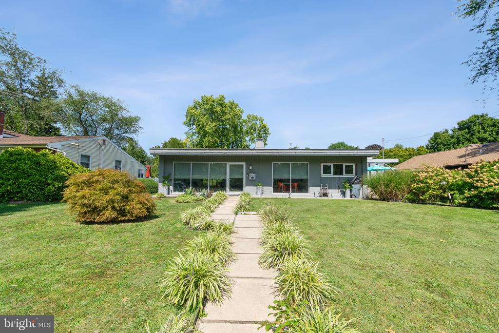 Sanhican Dr, Trenton, NJ 08618