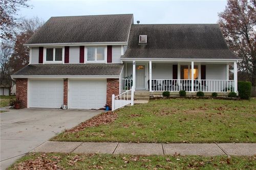 617 Ne Birchwood Dr, Lee's Summit, MO, 64086-3102 | Card Image