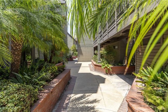 APT-202 - 1313 Valley View Rd, Condo with 2 bedrooms, 2 bathrooms and 2 parking in Glendale CA | Image 27