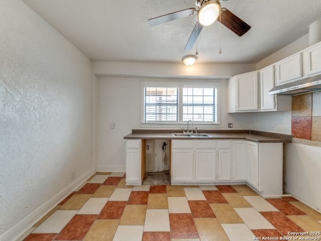 105 Galbreath Ave, House other with 3 bedrooms, 1 bathrooms and null parking in Devine TX | Image 25