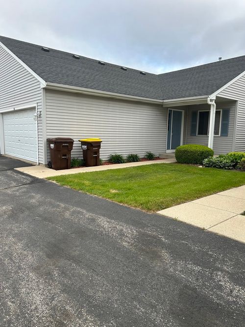 542 Timber Dr, Harvard, IL, 60033-7821 | Card Image