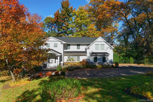 220 Mimosa Dr, Roslyn, NY, 11576-2239 | Card Image