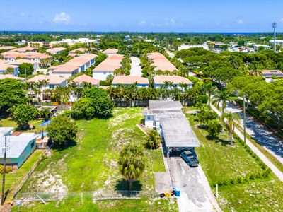 335 Gulfstream Boulevard, House other with 4 bedrooms, 2 bathrooms and null parking in Boynton Beach FL | Image 2