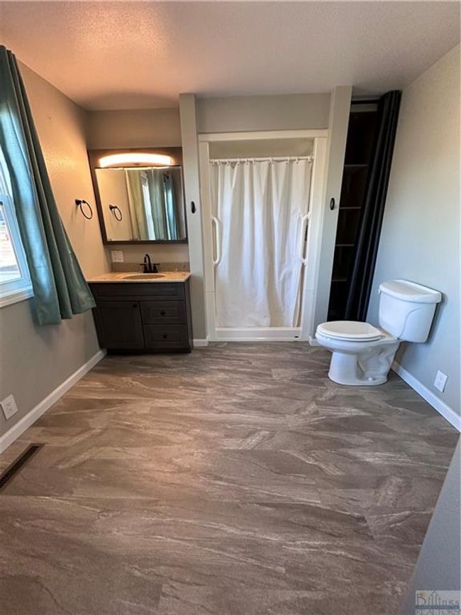 807 10 Th Ave N, House other with 3 bedrooms, 3 bathrooms and null parking in Glasgow MT | Image 18