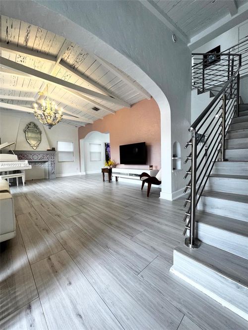 na-3470 Sheridan Ave, Miami Beach, FL, 33140-3948 | Card Image