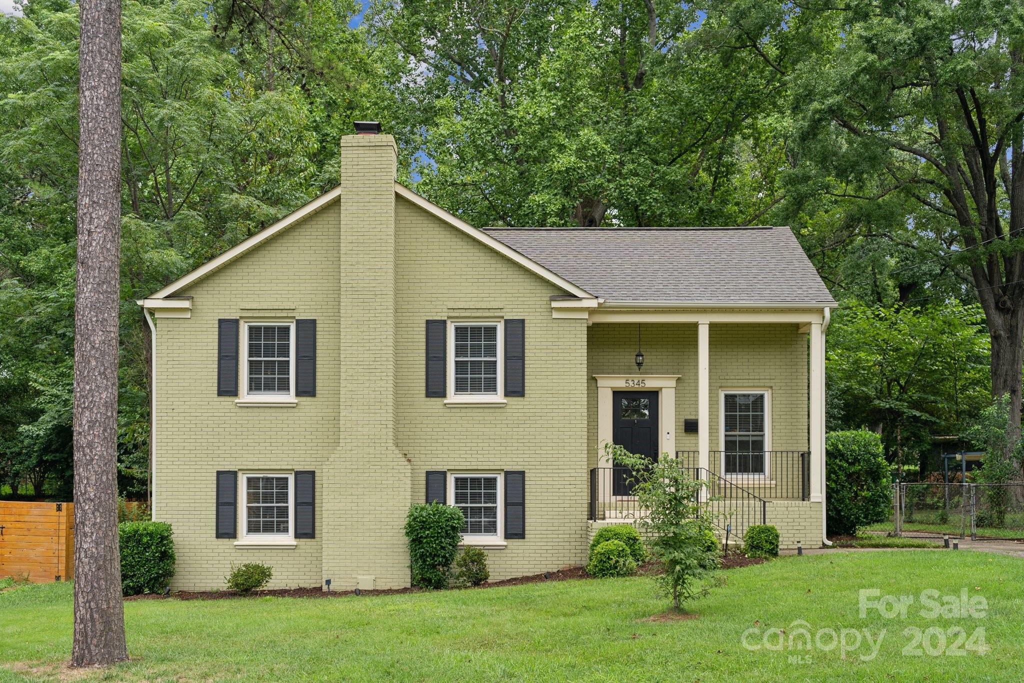 Grafton Dr, Charlotte, NC 28215
