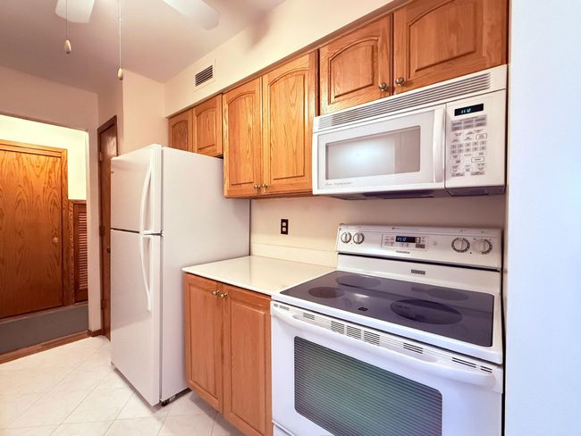 Easy clean cook top range | Image 10