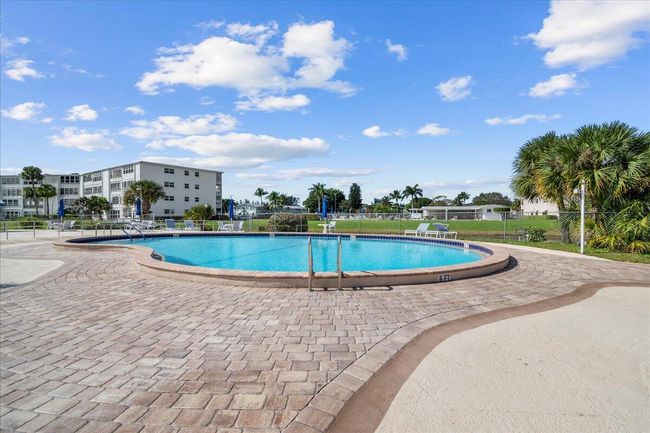 201 Kent L, Condo with 1 bedrooms, 2 bathrooms and null parking in West Palm Beach FL | Image 22