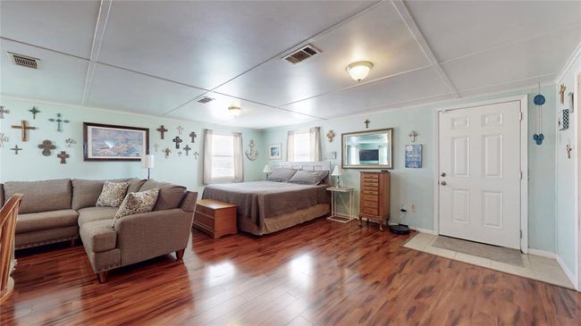 954 Palmetto Dr, House other with 1 bedrooms, 2 bathrooms and 1 parking in Crystal Beach TX | Image 10
