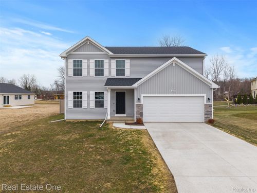 2273 Apple Tree Dr, Burton, MI, 48519-1578 | Card Image