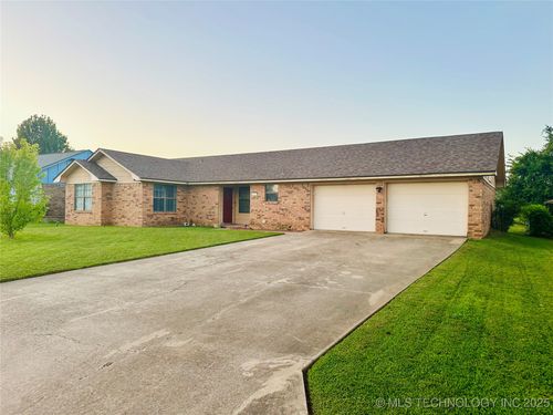 1942 Parkway Cir, Durant, OK, 74701-3007 | Card Image