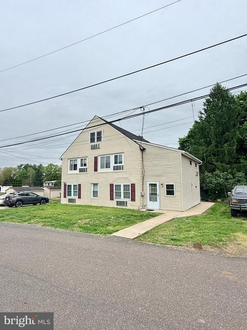 735 Fisher Ave, POTTSTOWN, PA, 19465-6909 | Card Image