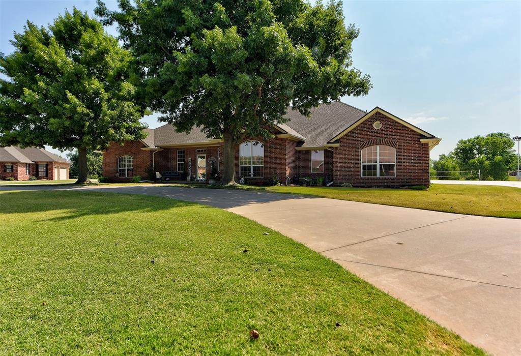 Bradford Dr, Moore, OK 73160