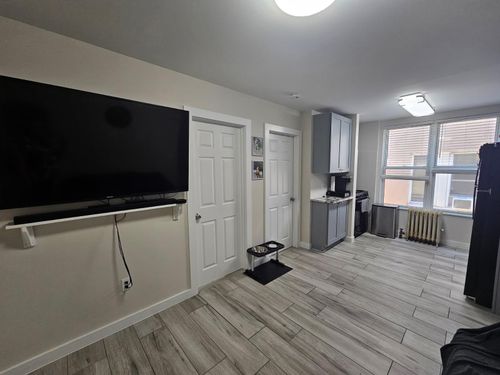 43 40th St, Sunnyside, NY, 11104-3810 | Card Image
