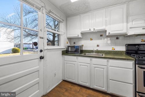 2515 Colebrooke Dr, TEMPLE HILLS, MD, 20748-3013 | Card Image