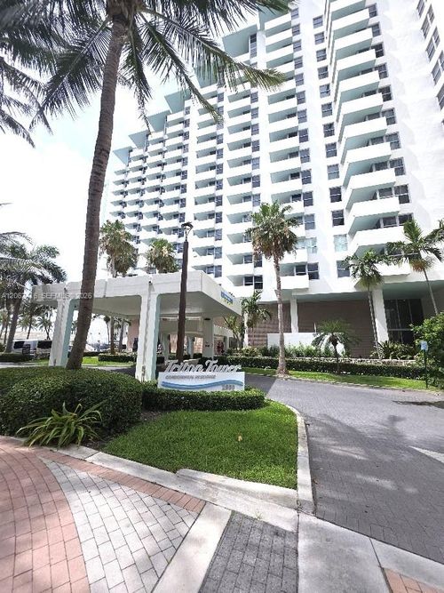 940-2899 Collins Ave, Miami Beach, FL, 33140 | Card Image