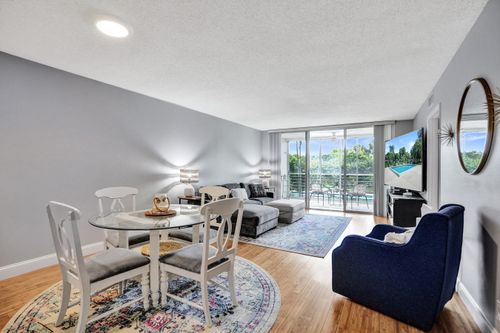 203-4200 Oaks Ter, Pompano Beach, FL, 33069-5524 | Card Image