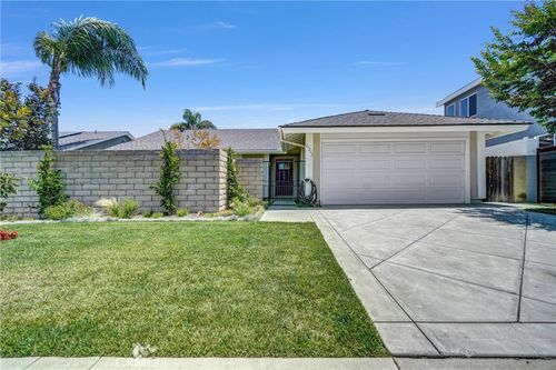 17232 Golden View Ln, Huntington Beach, CA, 92647-5620 | Card Image