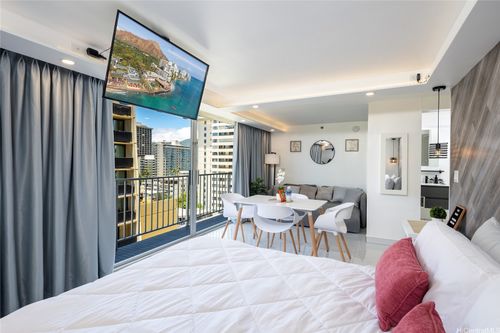 1005-2427 Kuhio Ave, Honolulu, HI, 96815-3301 | Card Image