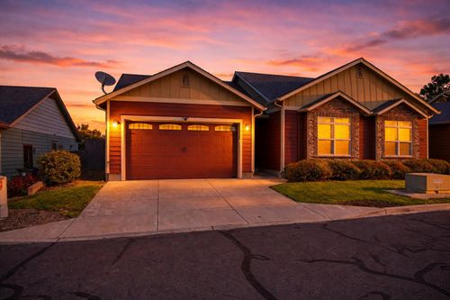 729 Amhurst Way, Medford, OR, 97504 | Card Image