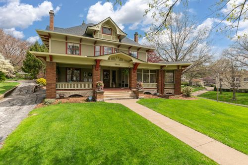 2446 E River Dr, Davenport, IA, 52803-3702 | Card Image