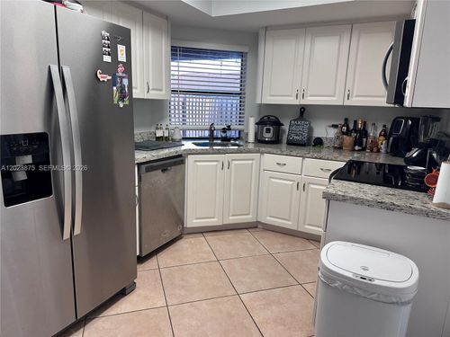 h-80-15205 Sw 48th Ter, Miami, FL, 33185-4519 | Card Image